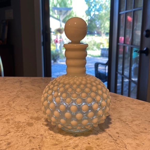 VINTAGE, FENTON, HOBNAIL, WHITE OPALESCENT, GLASS COLOGNE BOTTLE, W/STOPPER. G12